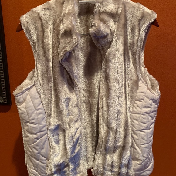 Very Soft Faux Fur Vest - Picture 1 of 1